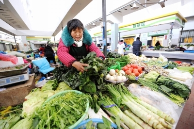 淡水魚“跳水” 豬肉雞蛋齊漲 天氣影響下蔬菜價格或將跟漲