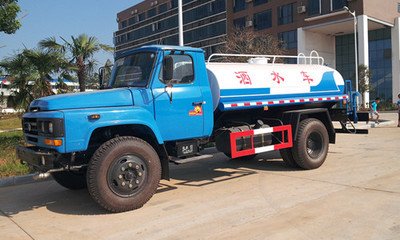 國產(chǎn)灑水車選購指南 聚焦尖頭灑水車、東風(fēng)單橋?yàn)⑺嚺c廠家報(bào)價(jià)